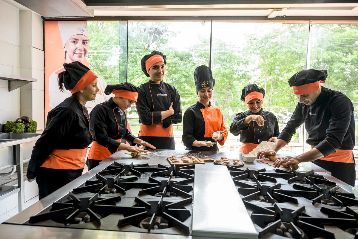 Clase práctica de gastronomía en la red IGI