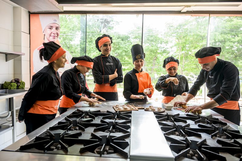 Clase práctica de gastronomía en la red IGI